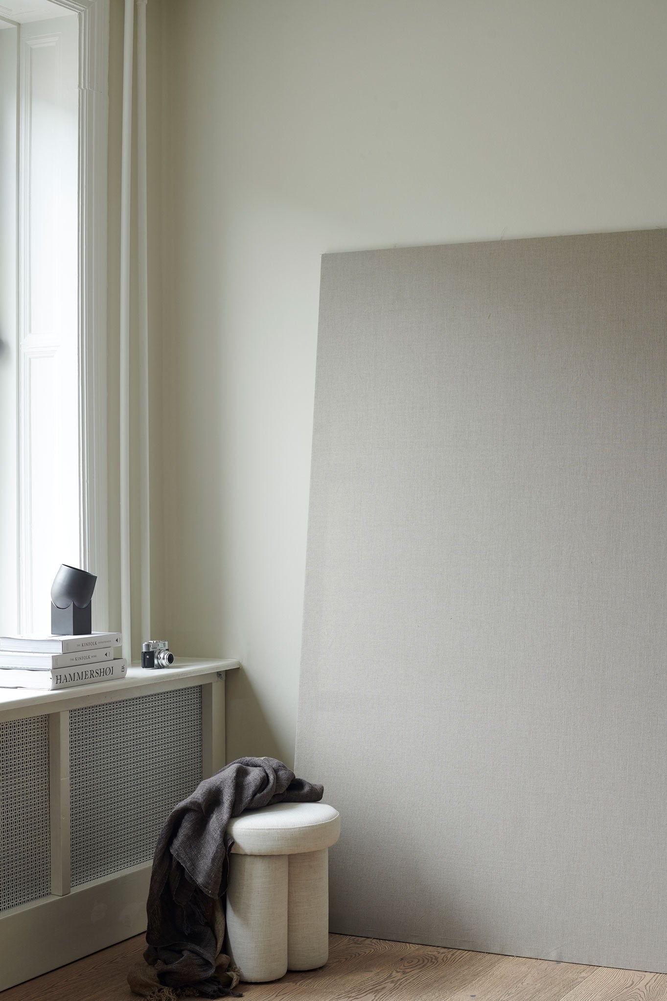 101 Copenhagen Pivot table lamp big foot stool