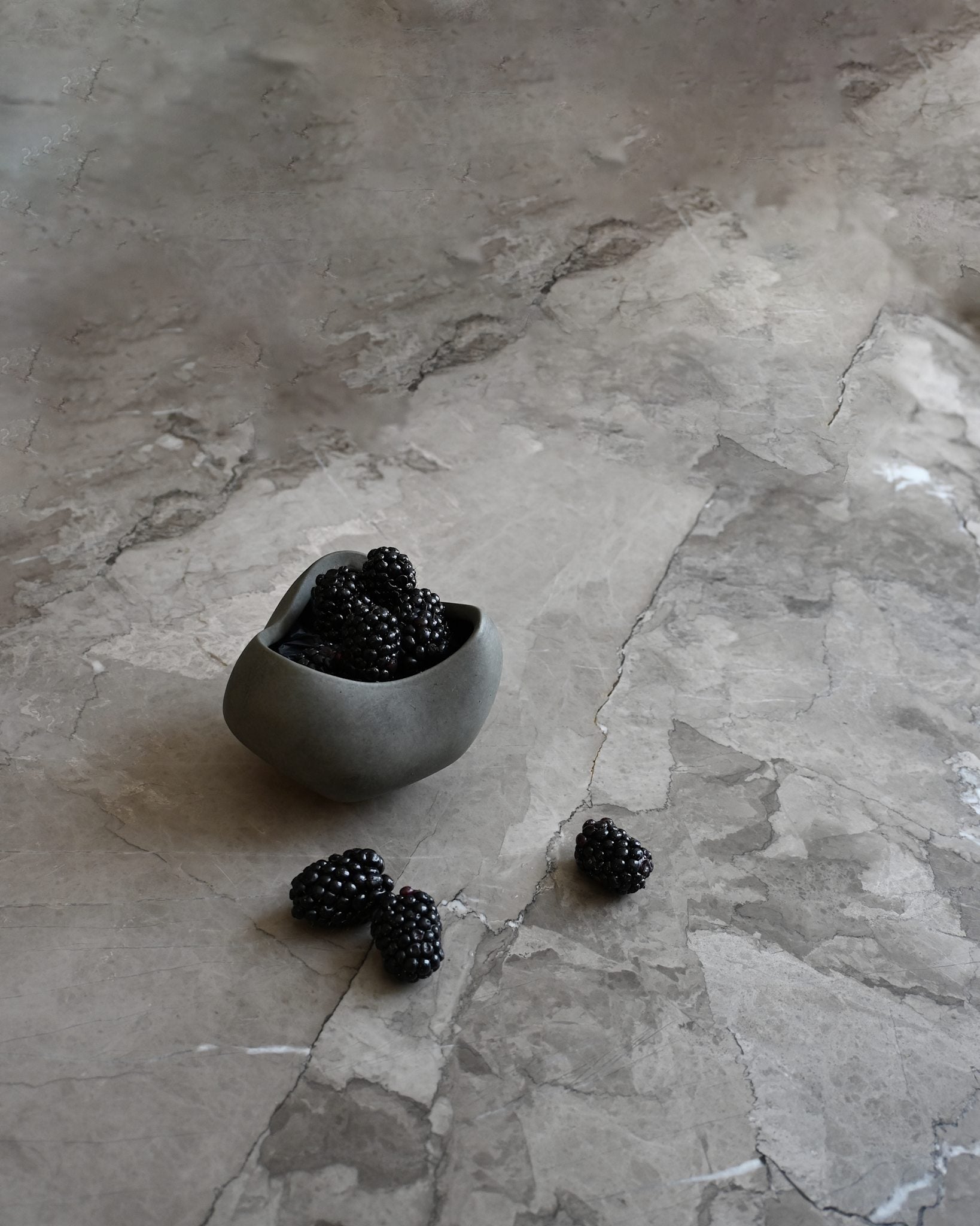 101 Copenhagen - Curve Bowl, Mini - Dark Grey - Ceramic bowl