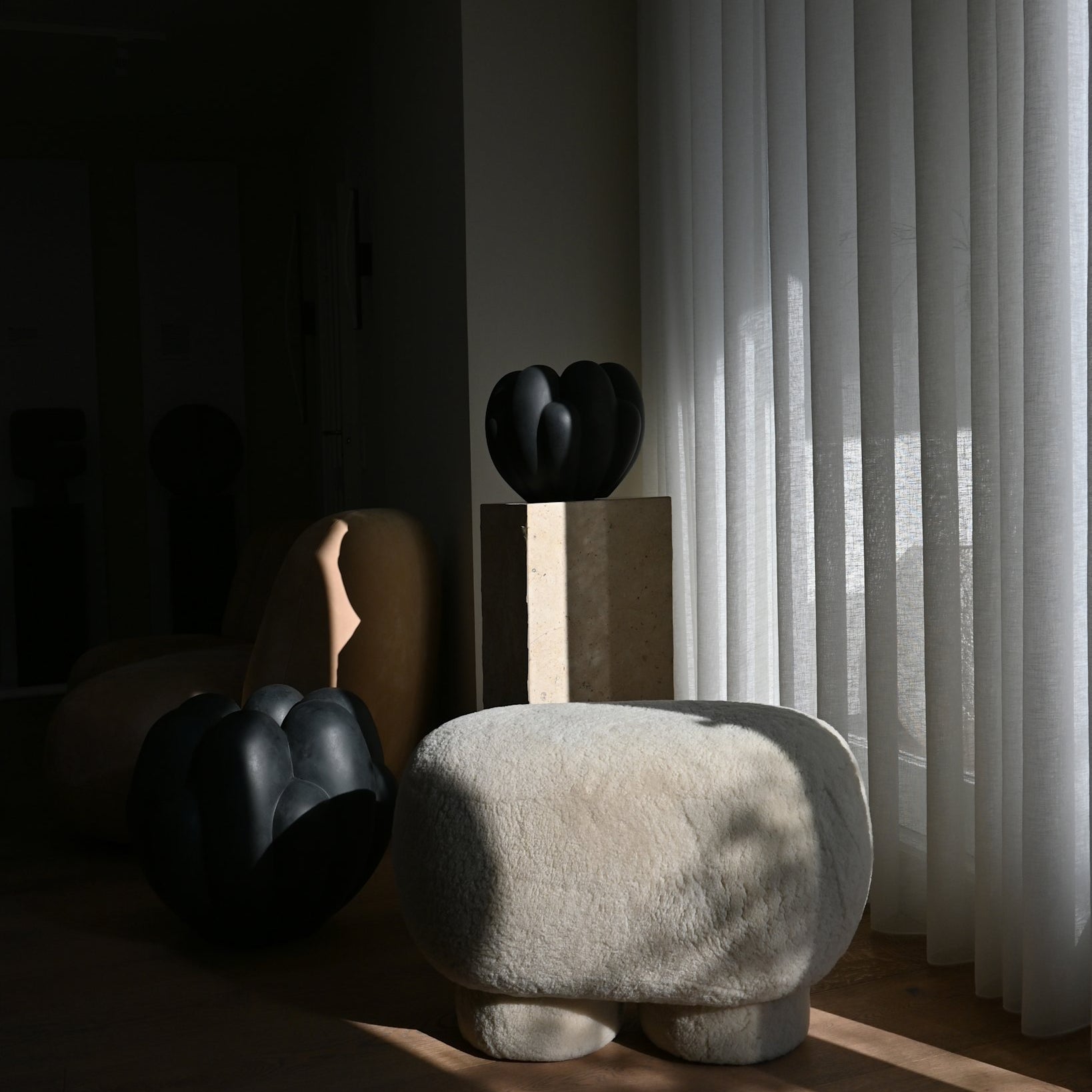 101 Copenhagen - Big Foot Bench, Petit  - Sandshell (Sheepskin) - Bench