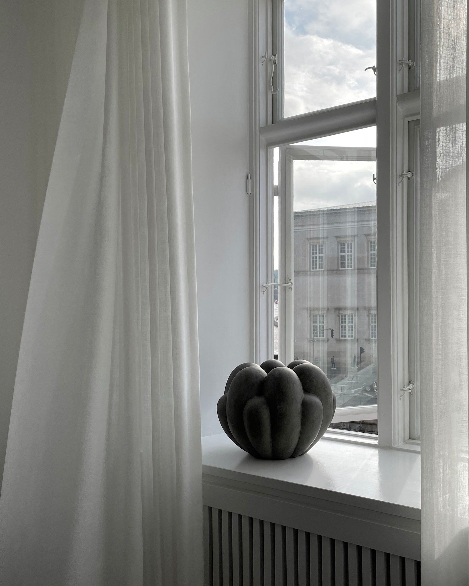101 Copenhagen - Bloom Vase, Mini - Dark Grey - Vase