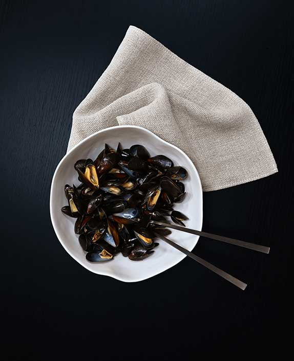 101 Copenhagen Native bowl with clams and Kogei cutlery