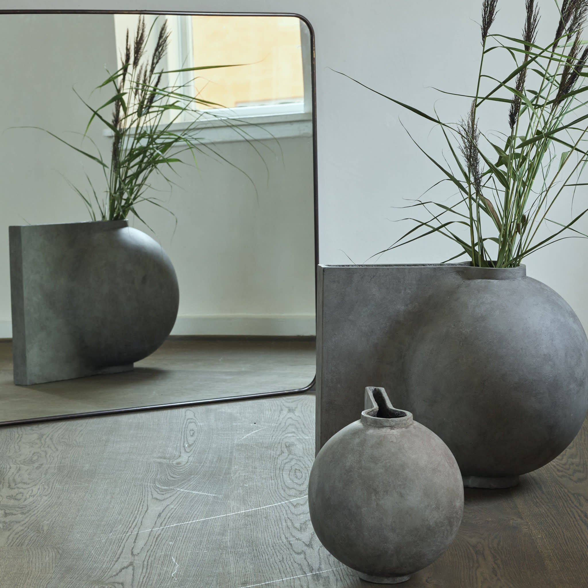 101 Copenhagen - Offset Vase, Big - Dark Grey - Vase
