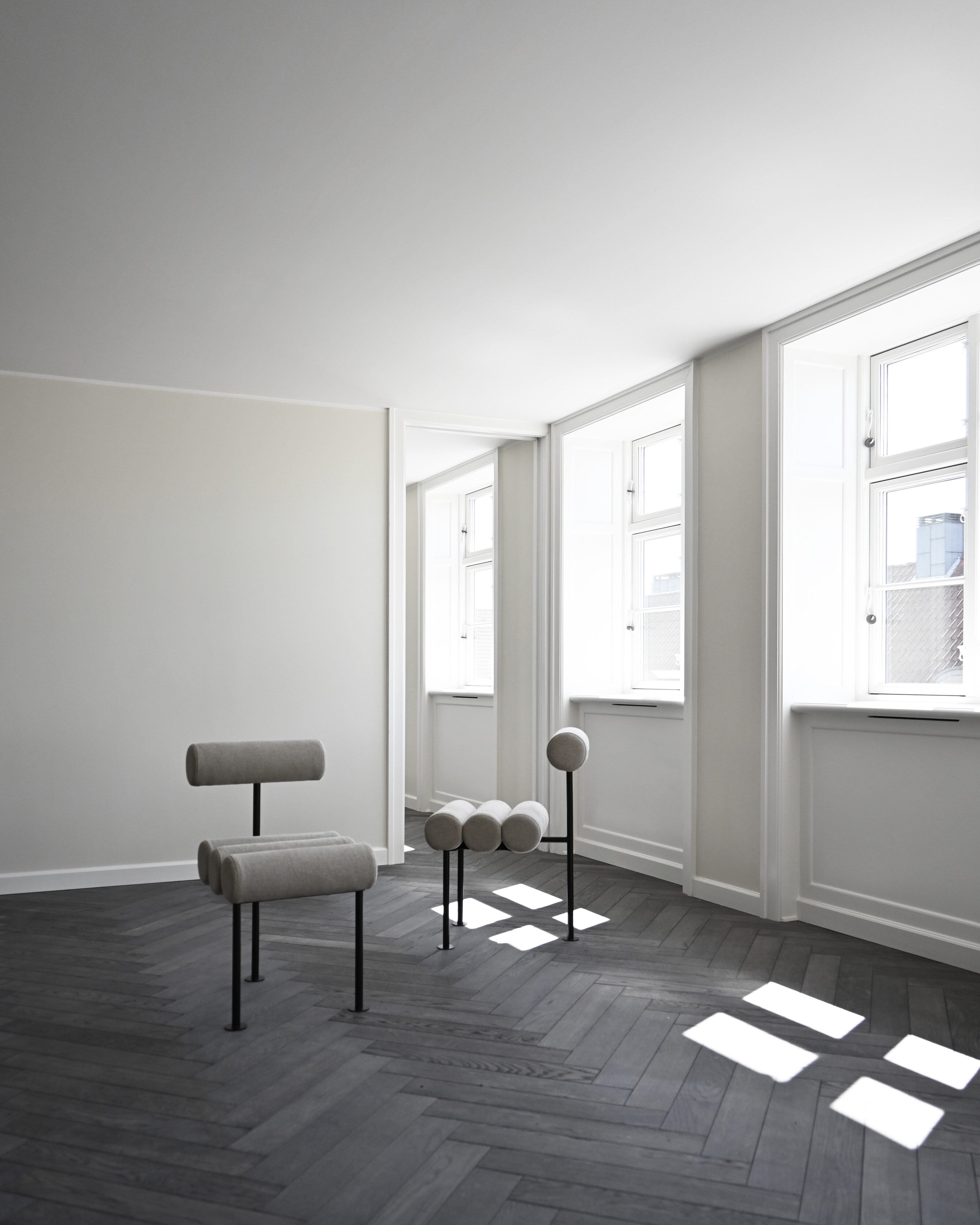 101 Copenhagen - Hiro Dining Chair, Black Frame - Sand (8047-2) - Dining Chair