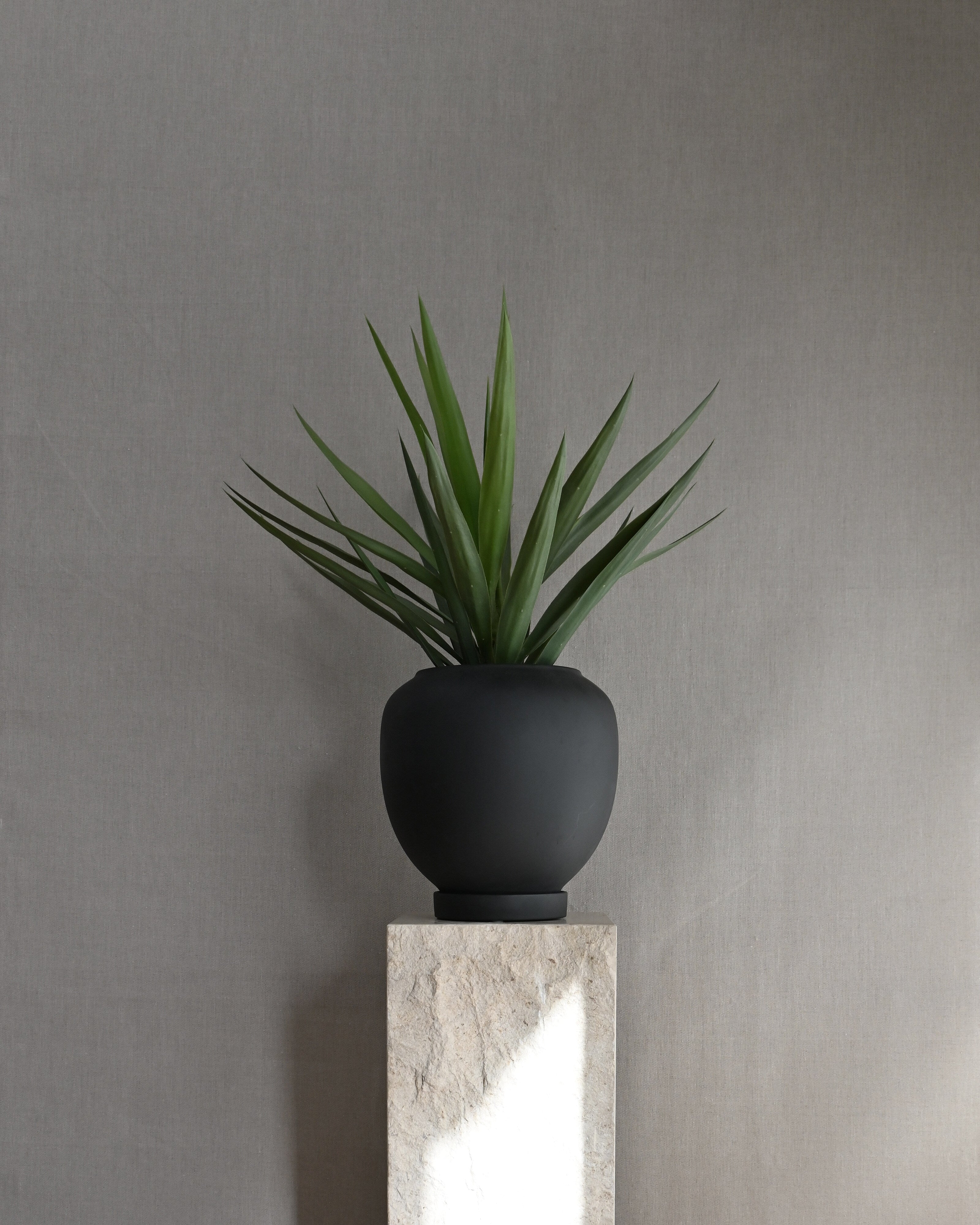 101 Copenhagen - Sunao Plant Pot, Medio - Black - Plant Pot