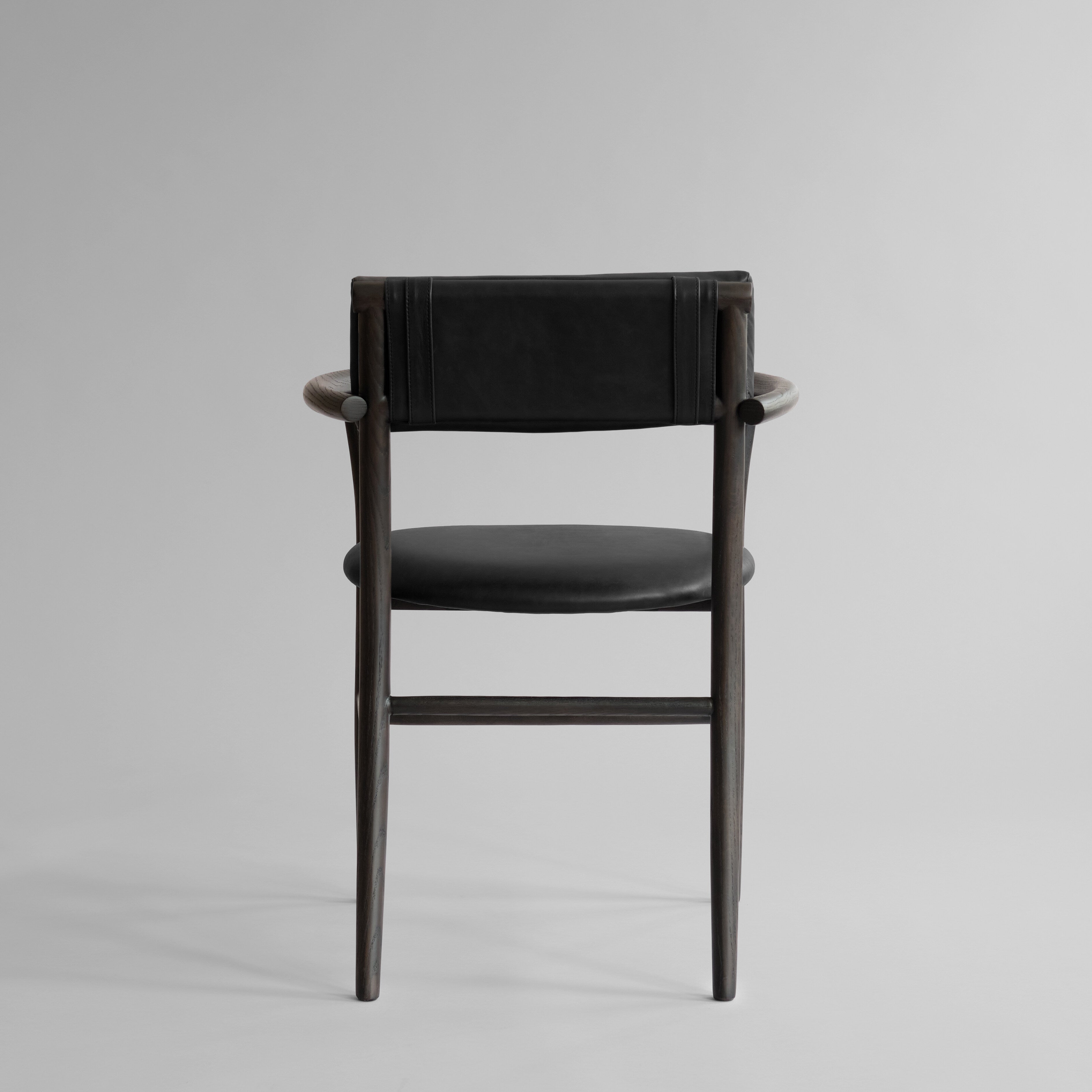 101 Copenhagen - Nama Dining Chair, Armrest Coffee Black  - Aniline Leather - Dining Chair