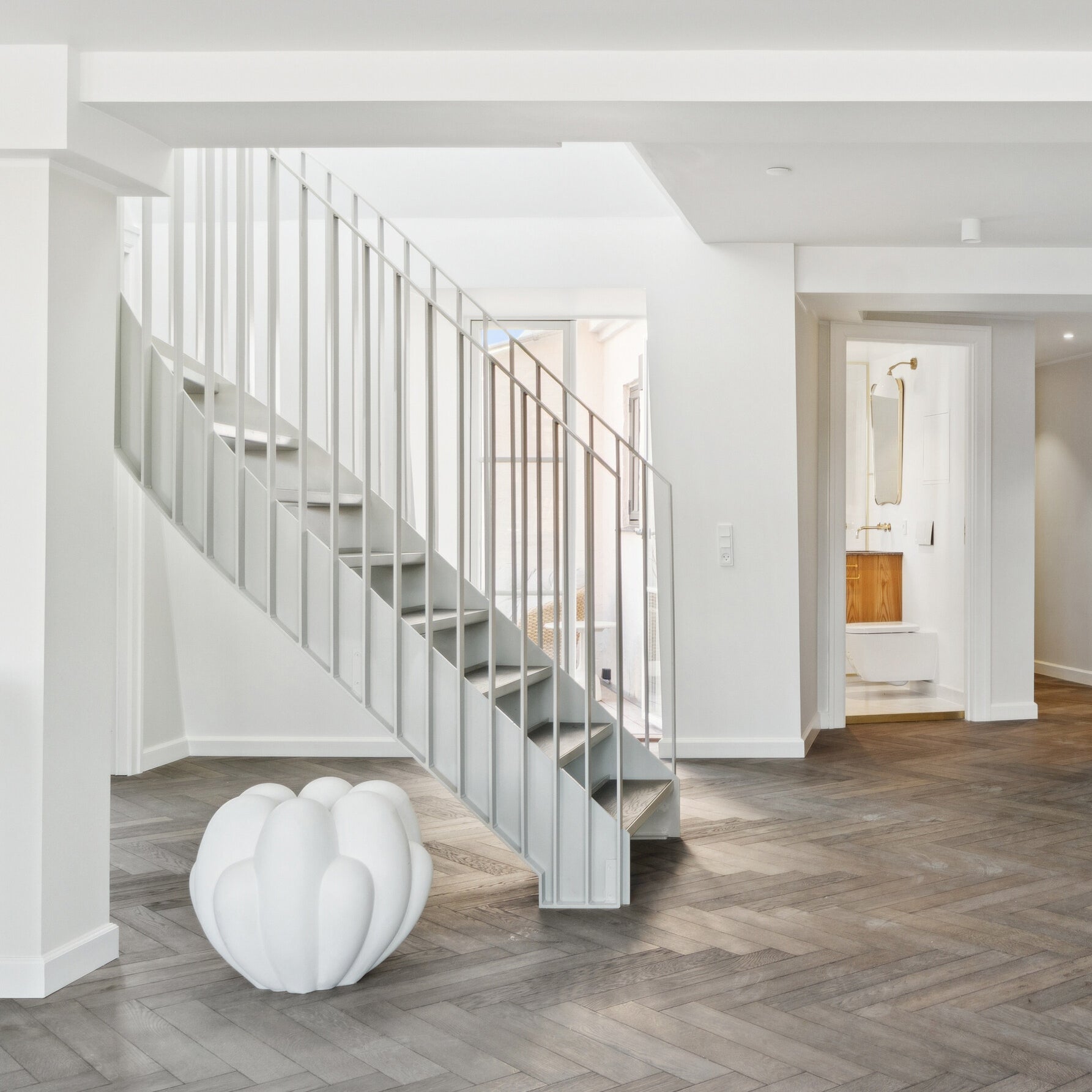 101 Copenhagen - Bloom Vase, Big - Bone White - Vase