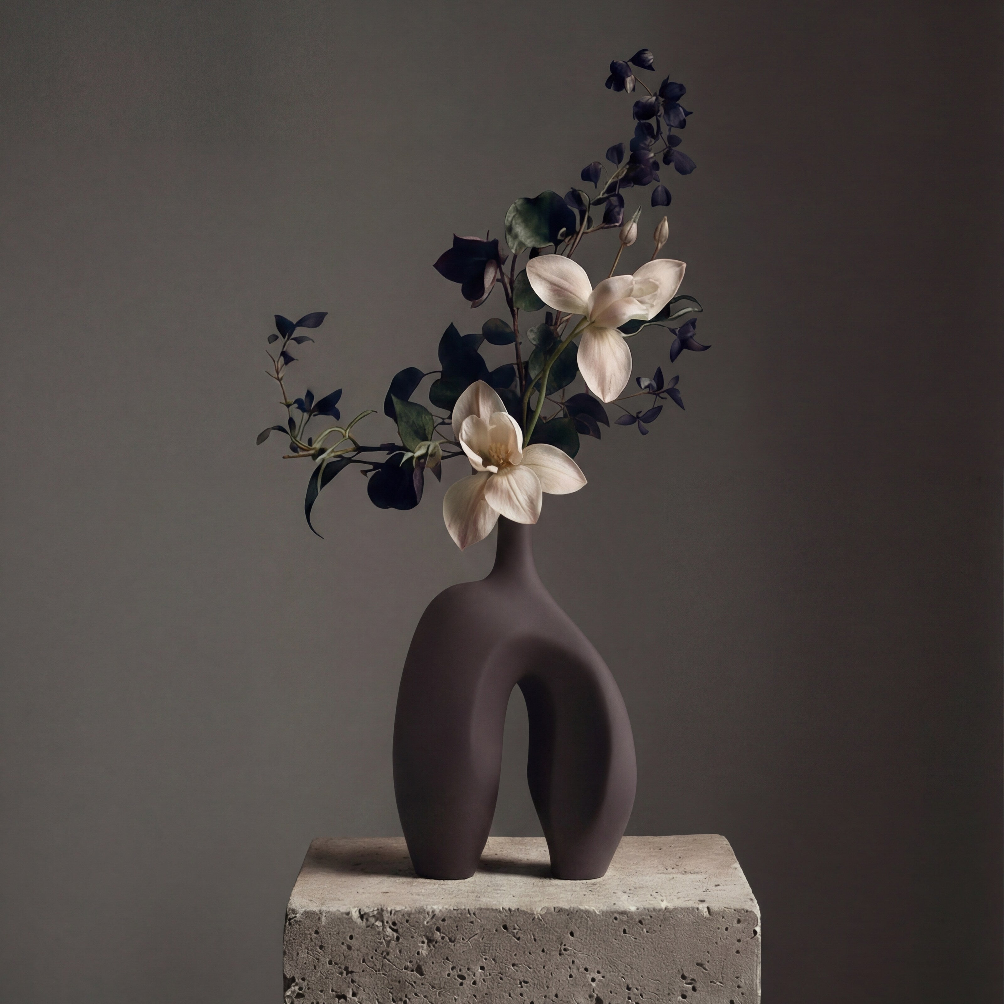 Ni Vase, Medio - Chocolate Brown