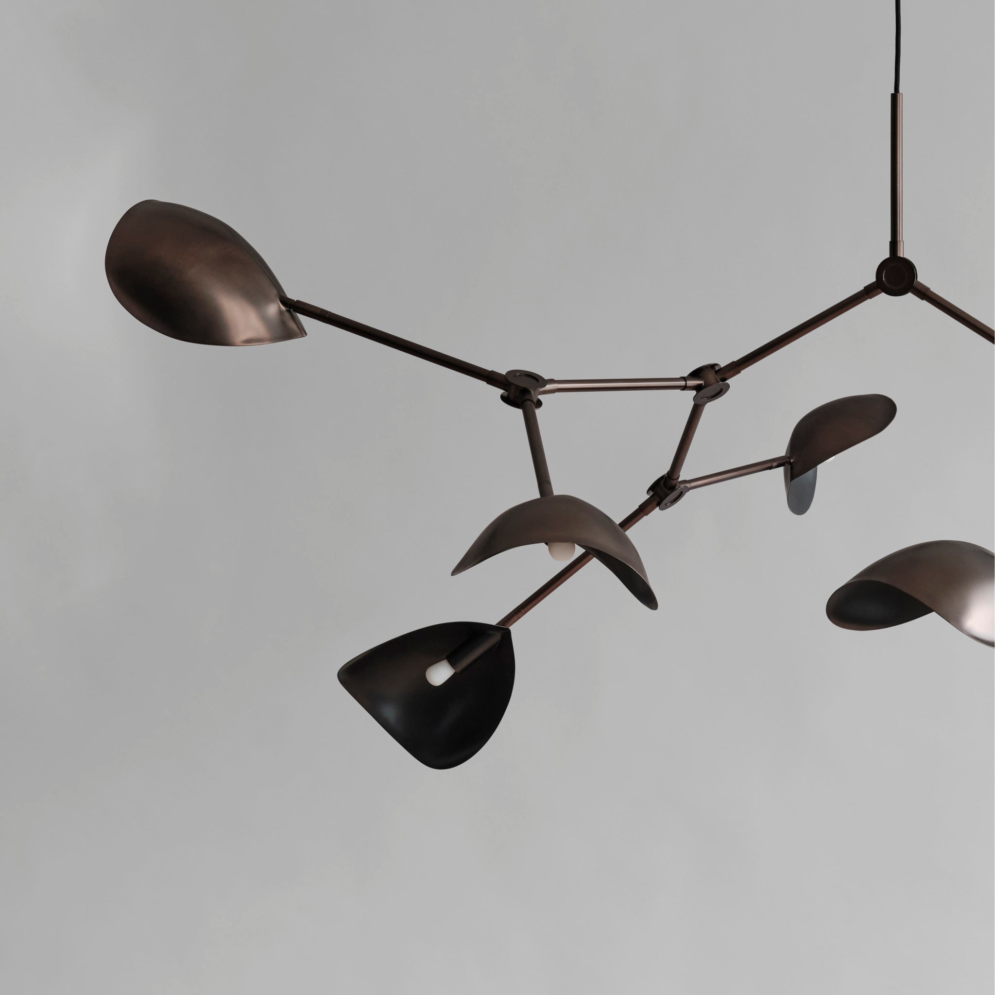 101 Copenhagen - Stingray Chandelier, Grande - Bronze - Chandelier