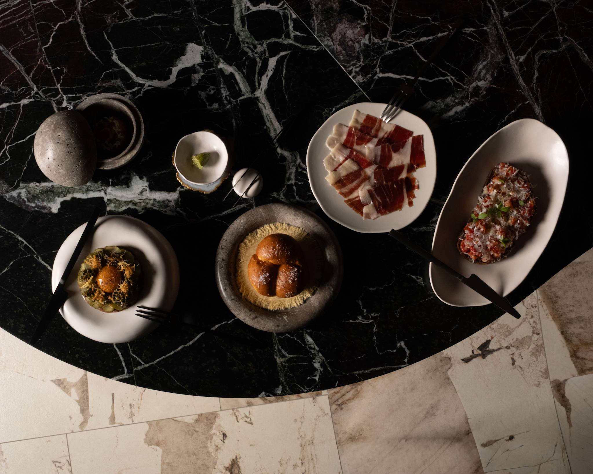 101 Copenhagen - Enkei Jar, Medio - Silver Travertine - Jar