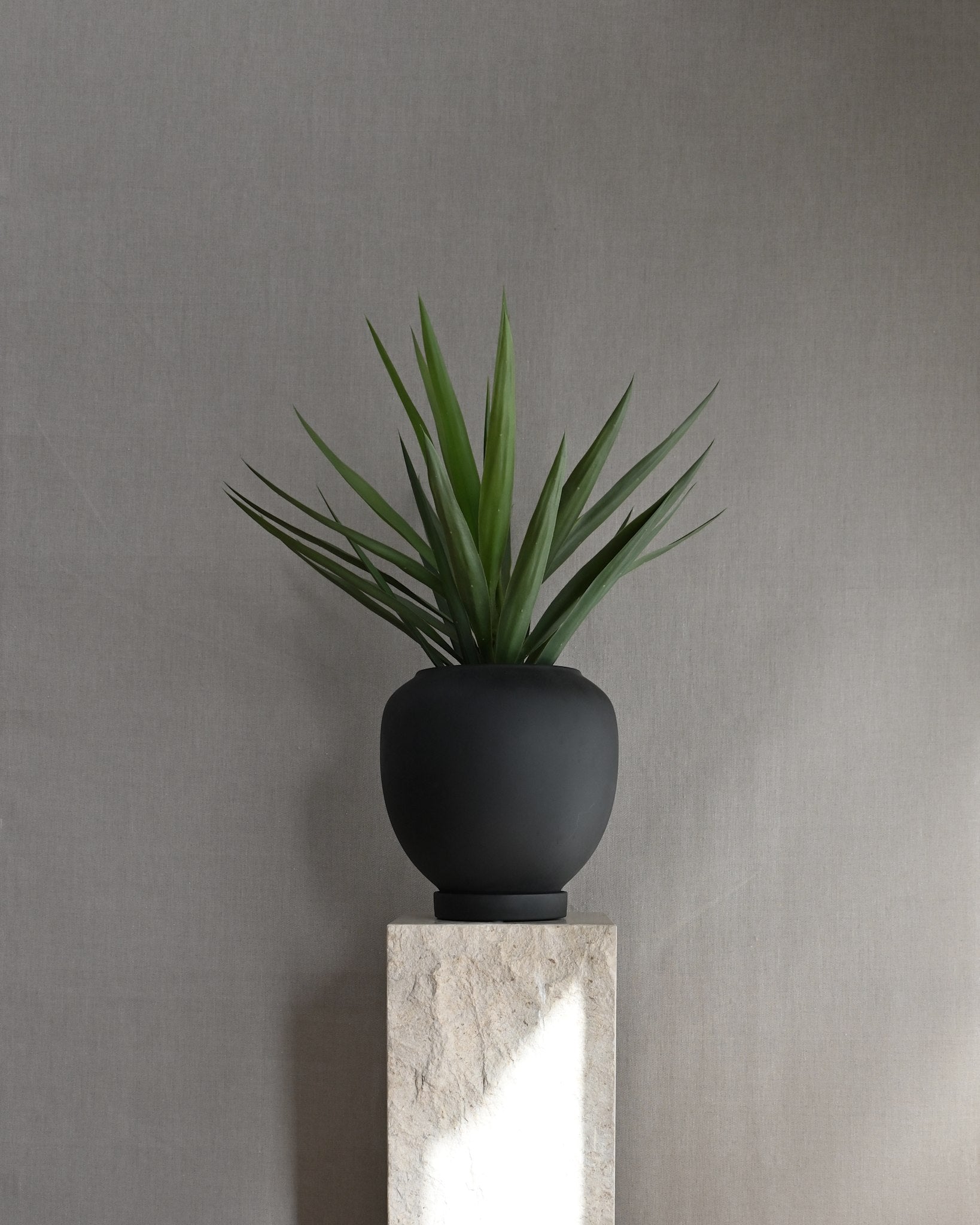 101 Copenhagen - Sunao Plant Pot, Medio - Black - Plant Pot