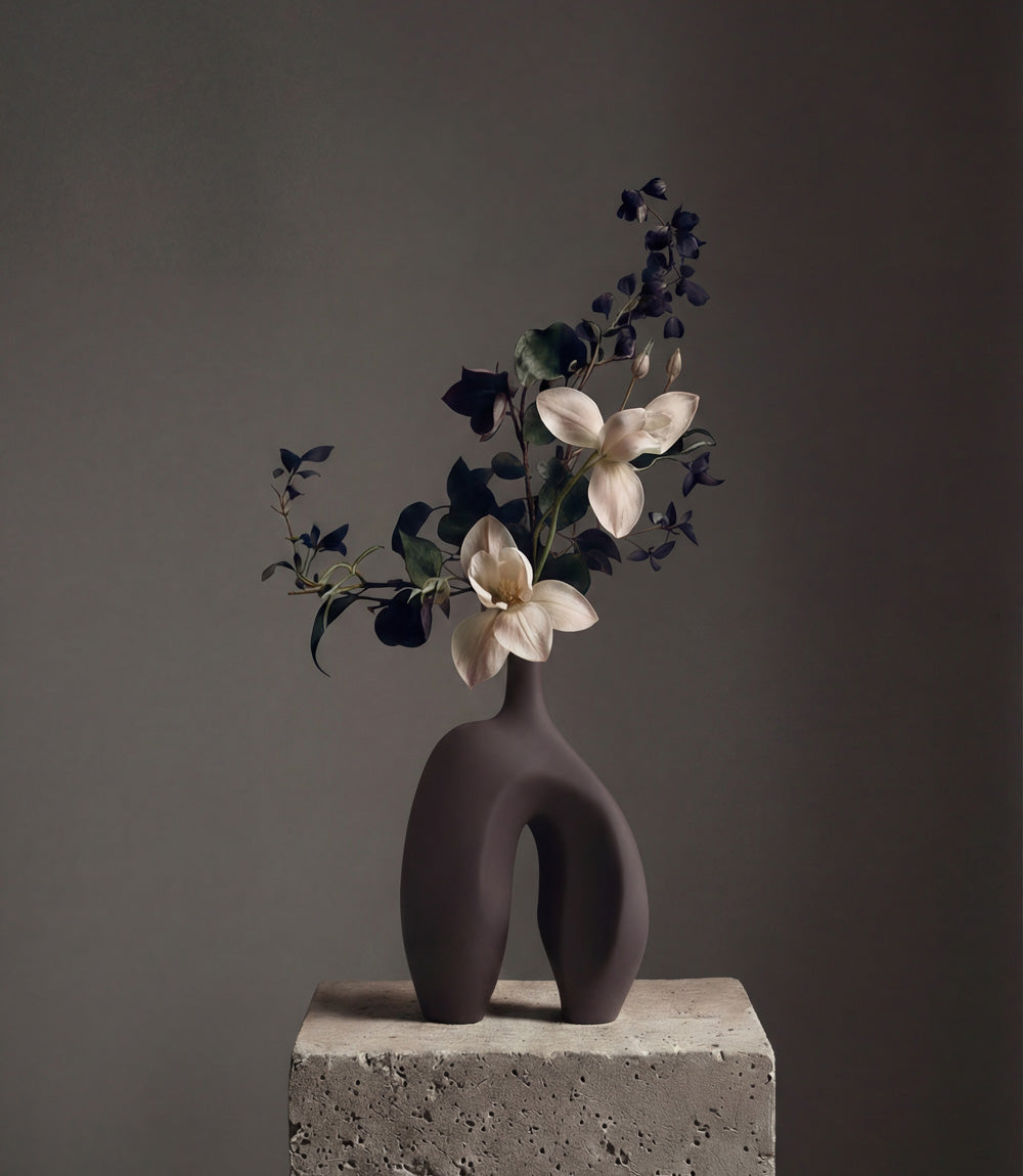 Modern Ni vase with flowers against a dark background