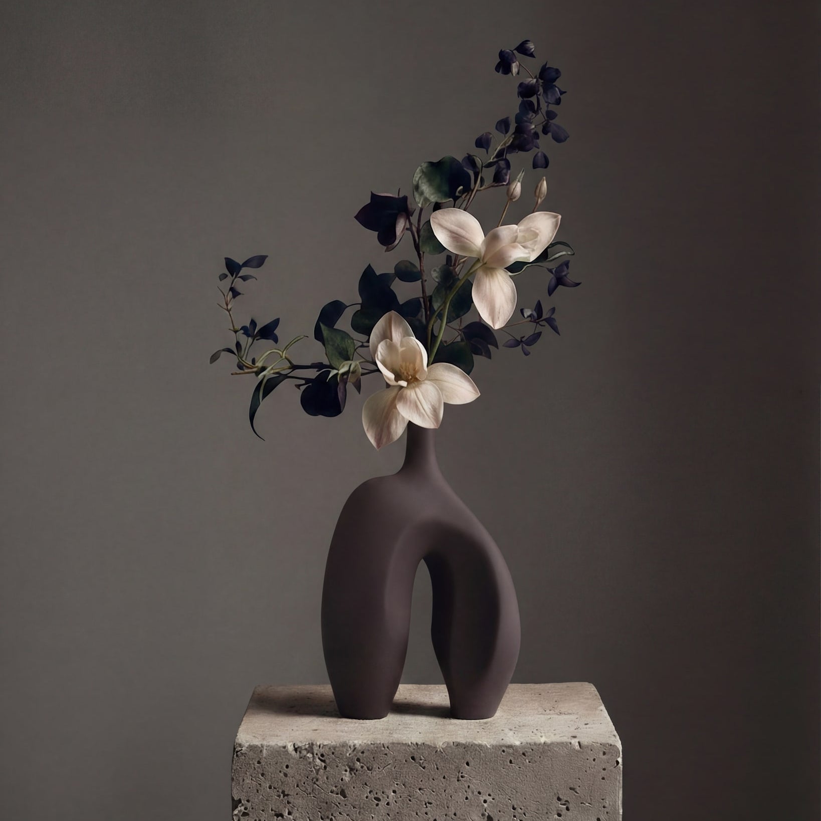 Ni Vase, Medio - Chocolate Brown