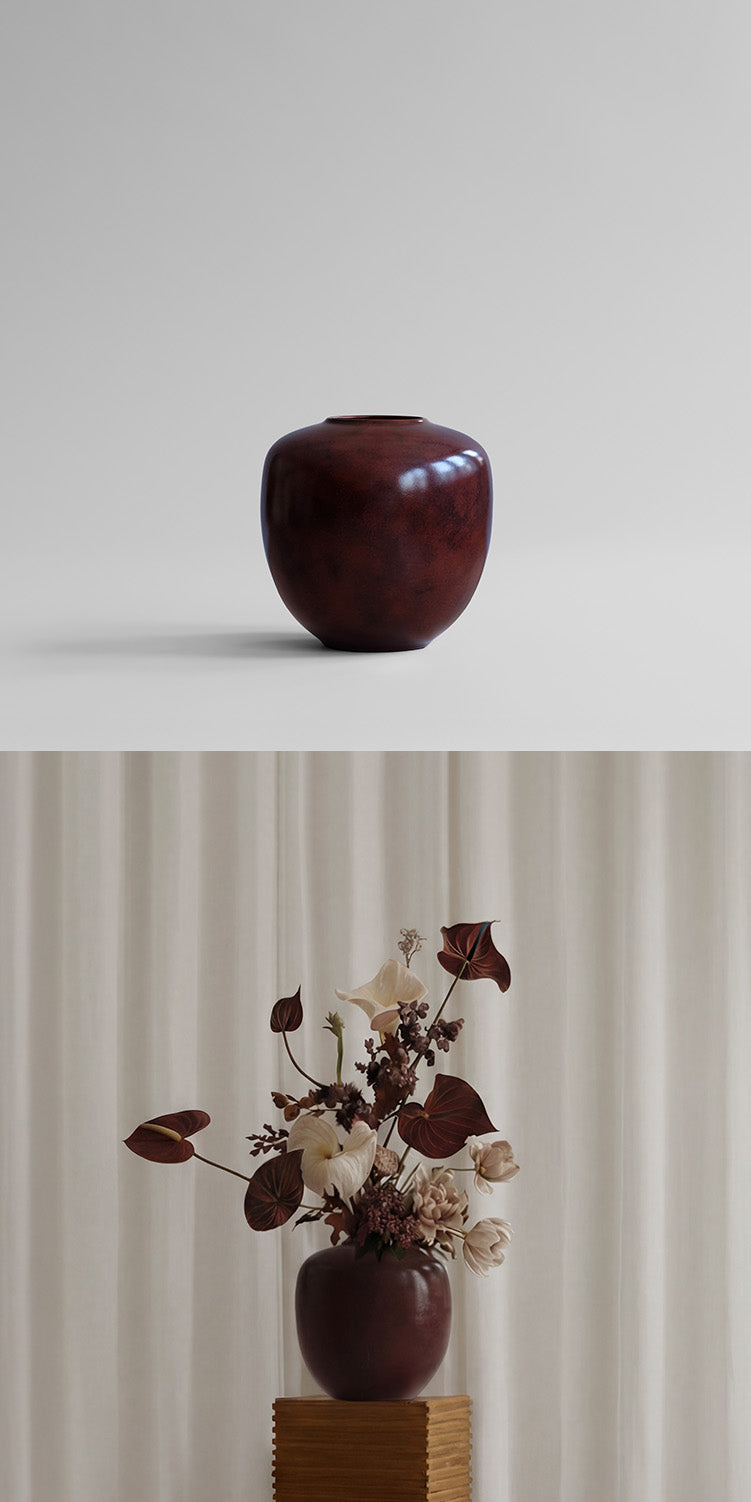 Mini Sunao Vase in a Glossy Maroon