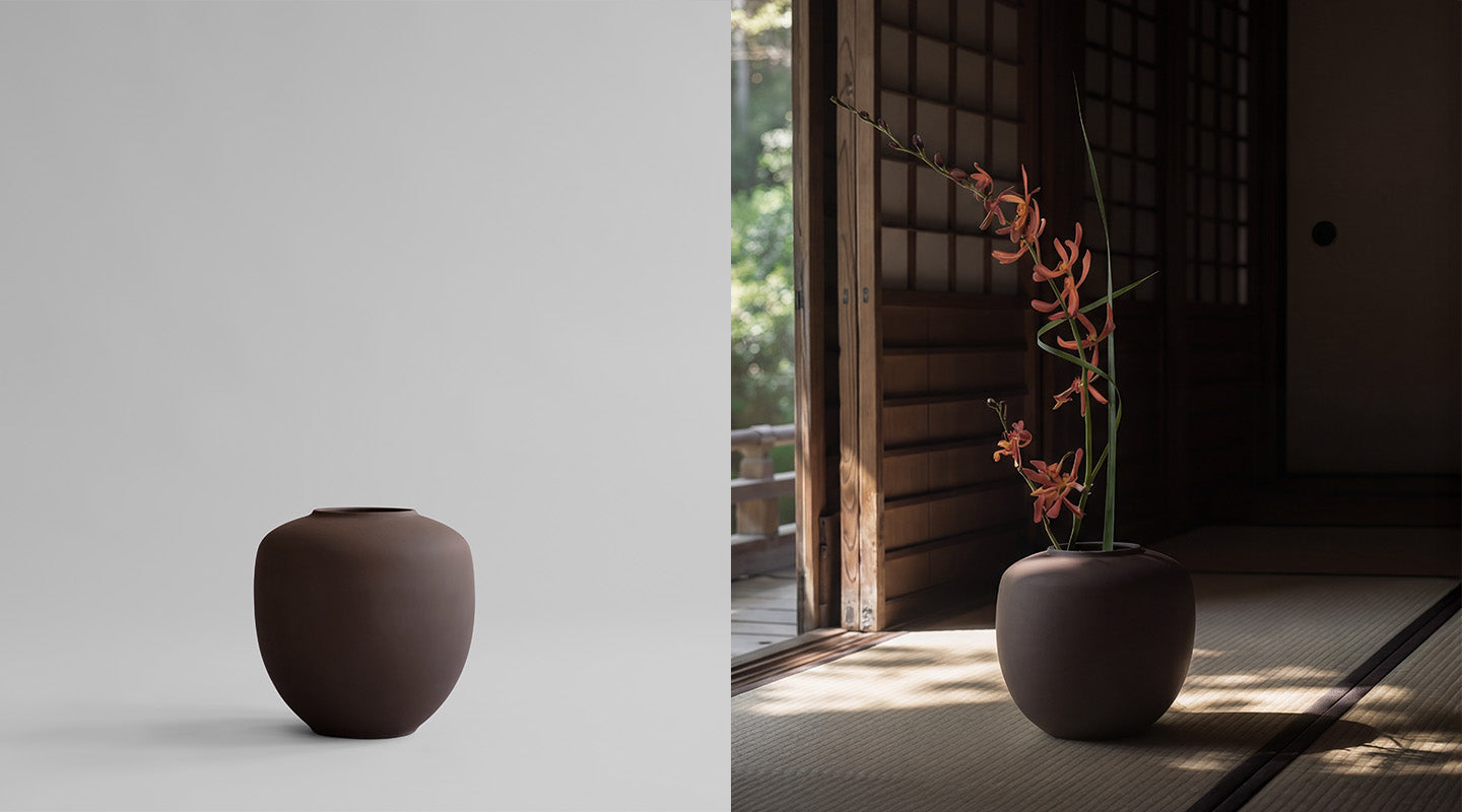 Medio Sunao Vase in a dusty Chocolate brown