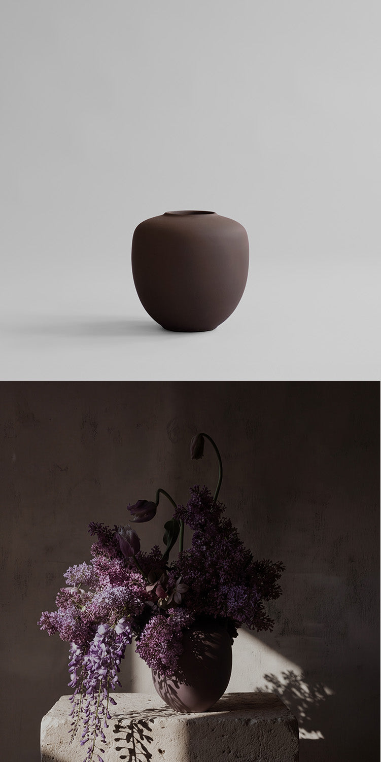 Mini Sunao Vase in a dusty Chocolate brown