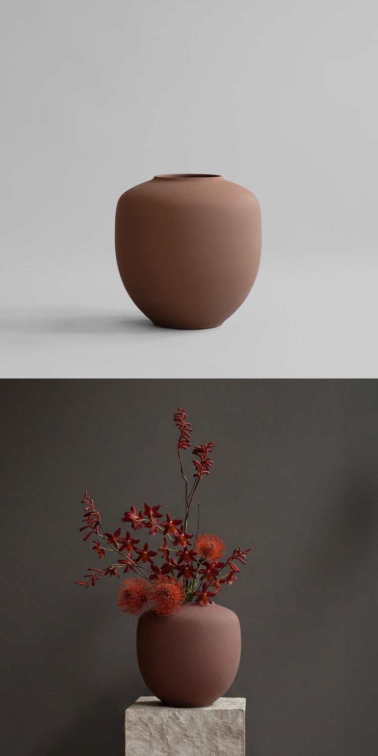 Medio Sunao Vase in a dusty almond