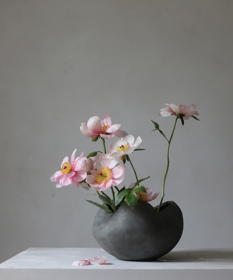 101 Copenhagen Curve Bowl with Flowers arranged by Frida Kim