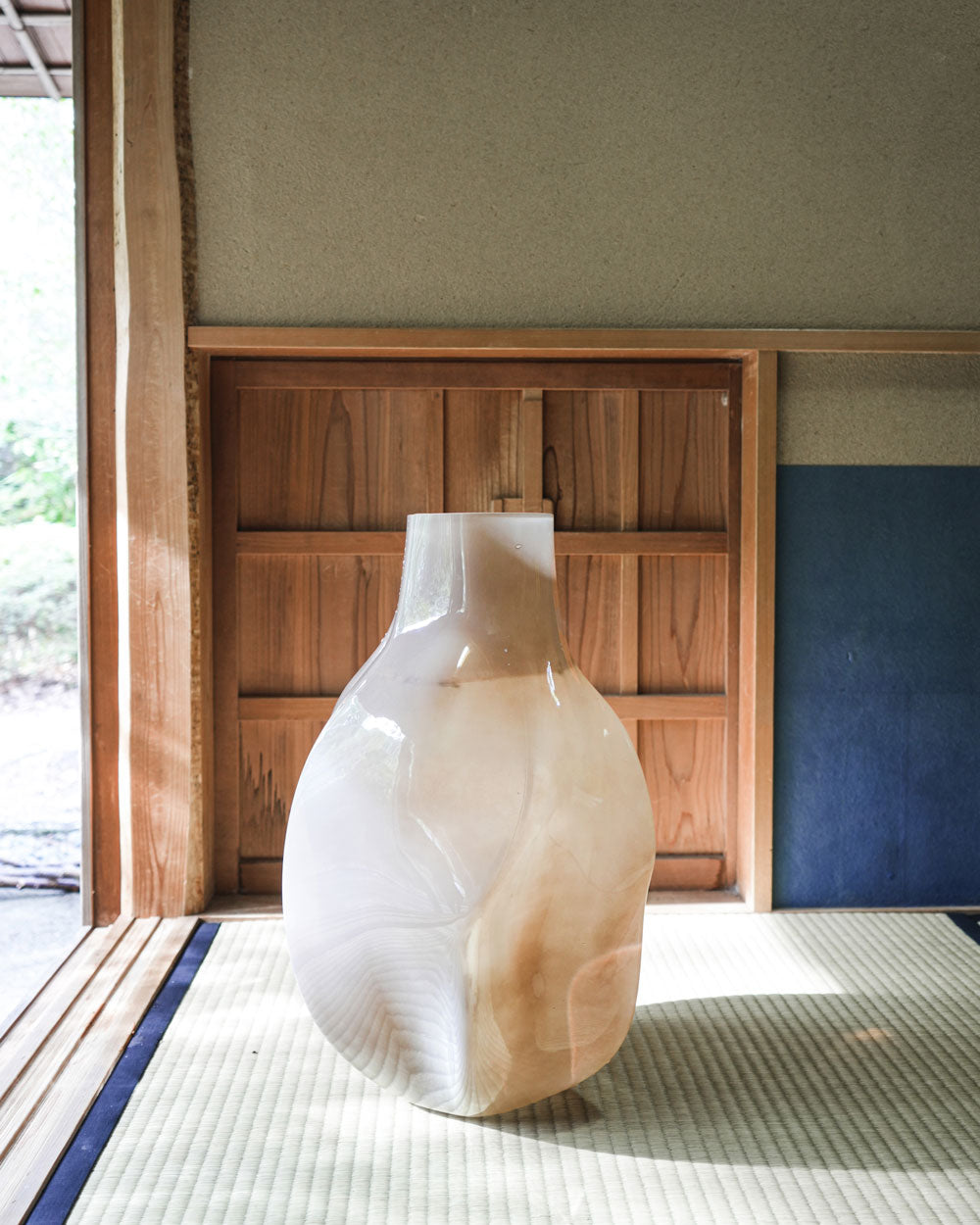 Large Bakku vase on a tatami mat floor.