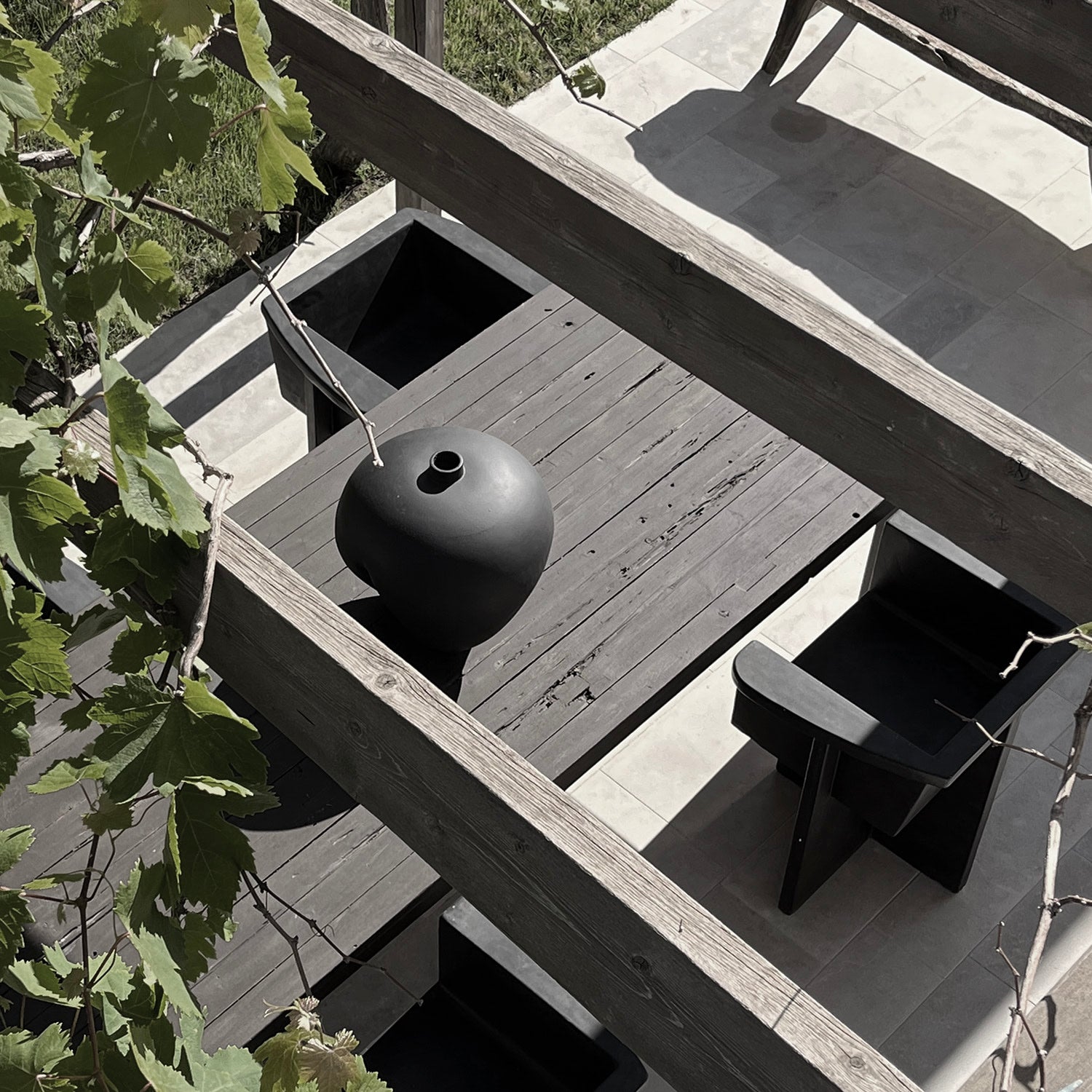 Sumo Vase  mini - Brutus dining chair  Coffee